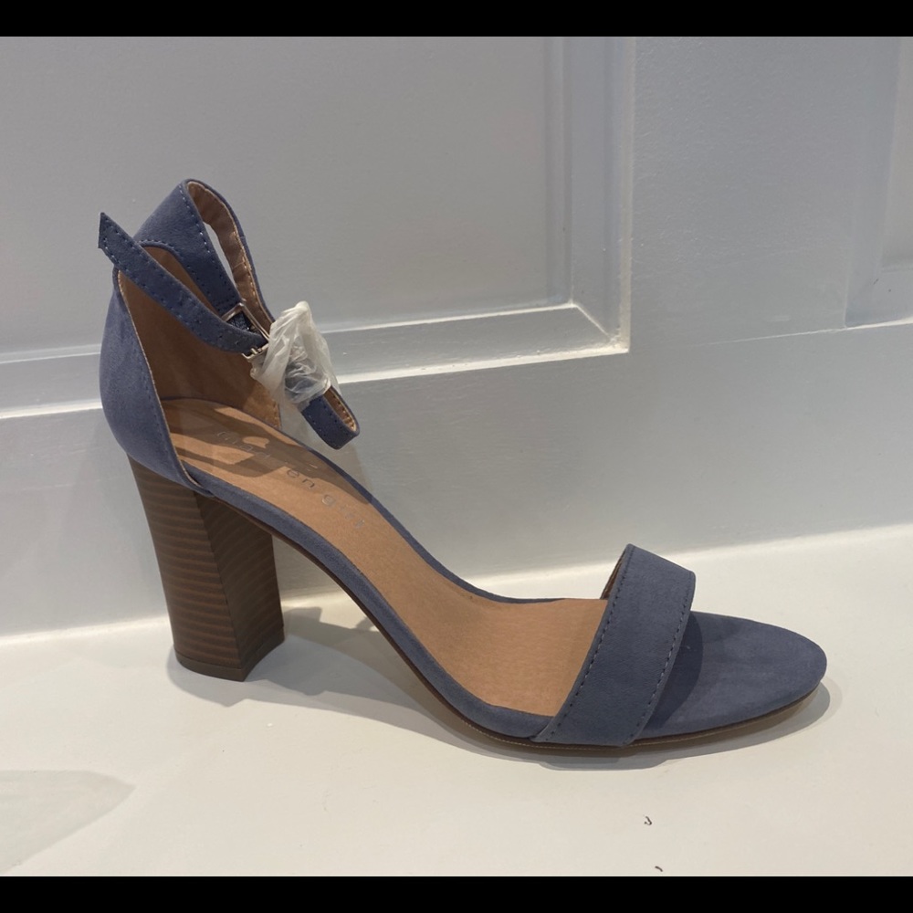 Heels - Picture 2 of 3